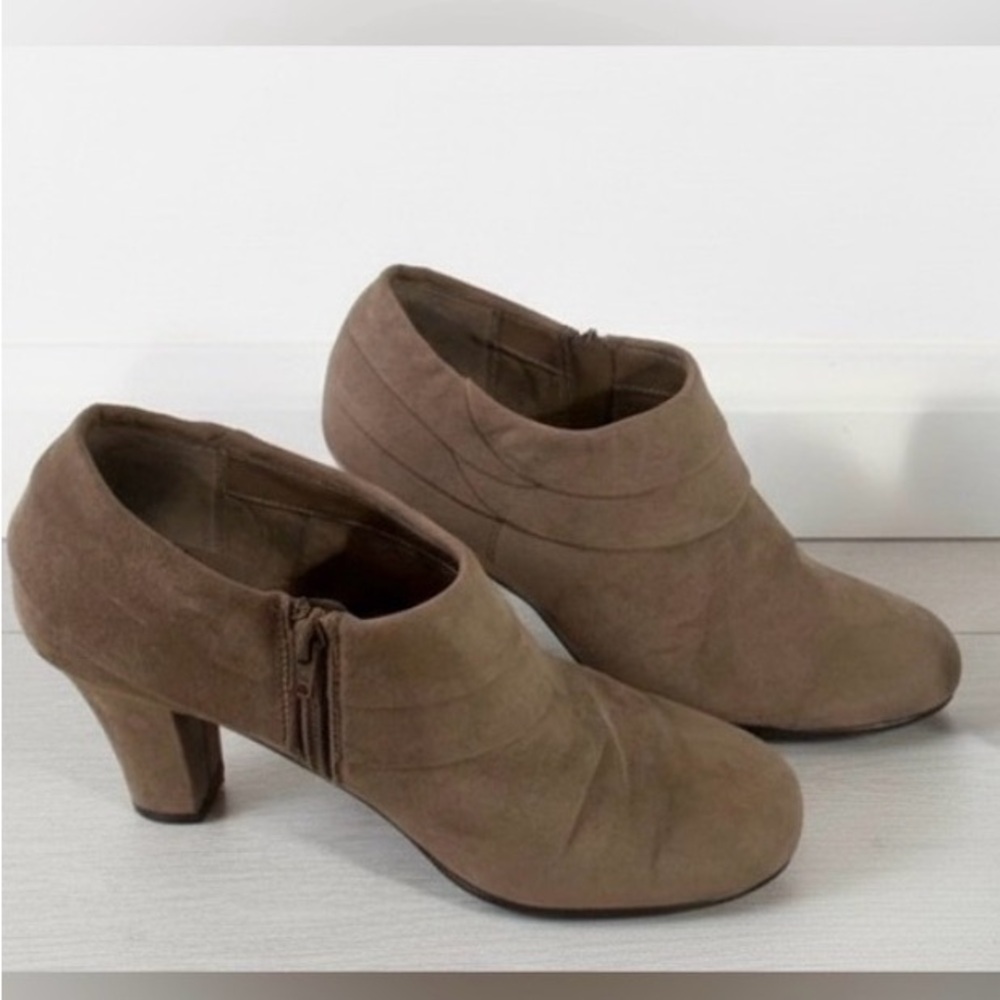 AEROSOLES Brown Booties
